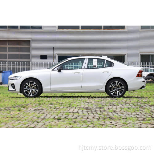 Factory Fornitura direttamente in stock Volvo S60 Nuovi veicoli energetici 2.0T L4 48V2WD Nuovi arrivi Carros Car in vendita